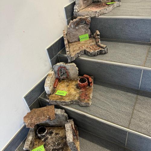 Krippenbau mit Frau Tabernig