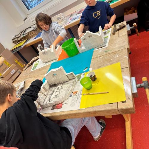 Krippenbau mit Frau Tabernig